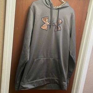 Under armour. Storm hoodie. Great condition. Like new. Size large tall